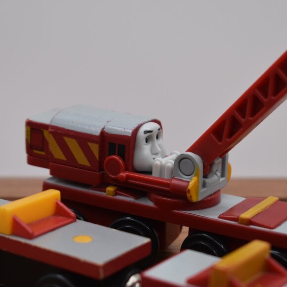 Rocky Magnetic Crane Front and Back Cars Thomas & Friends Wooden Railway… - Picture 8 of 9